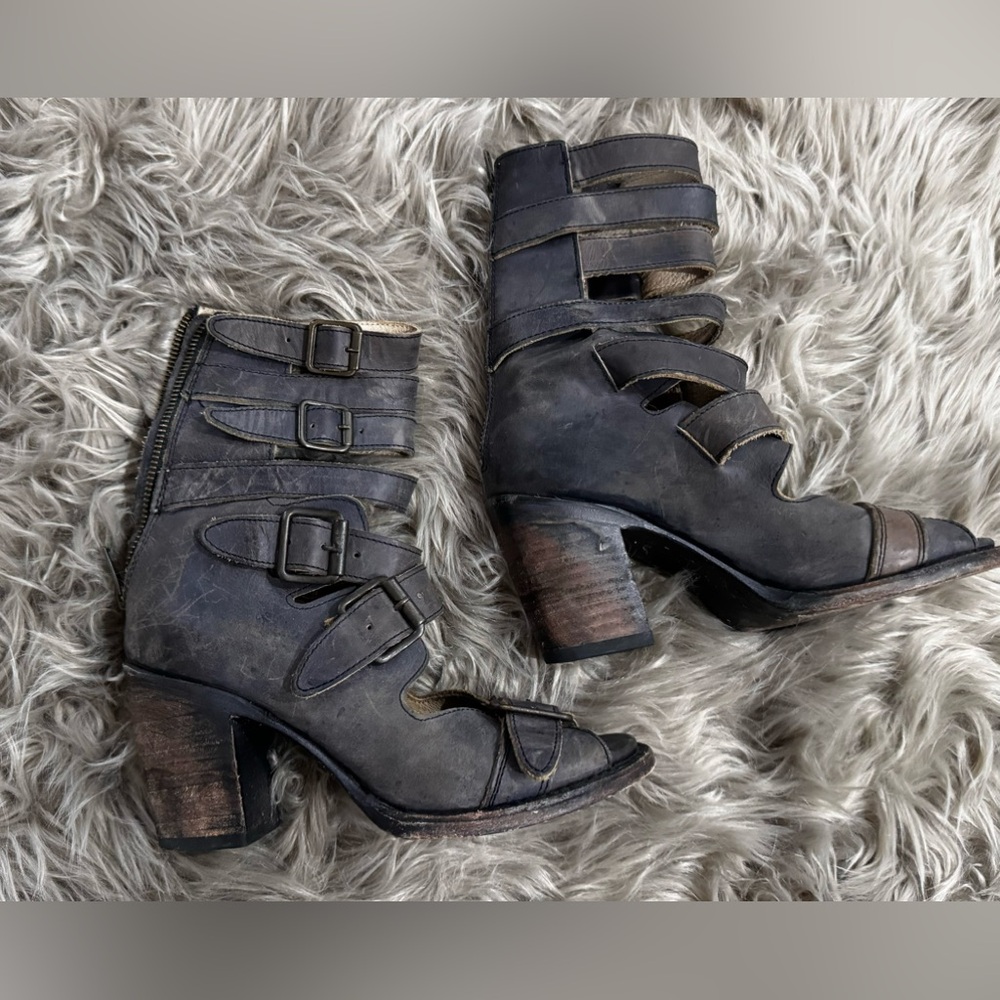 FREEBIRD BOND Gray Boots. Sz 7